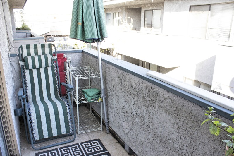 Building Photo - 9313 National Blvd