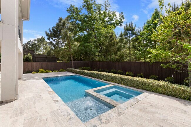 Building Photo - 11 Floral Vista Dr