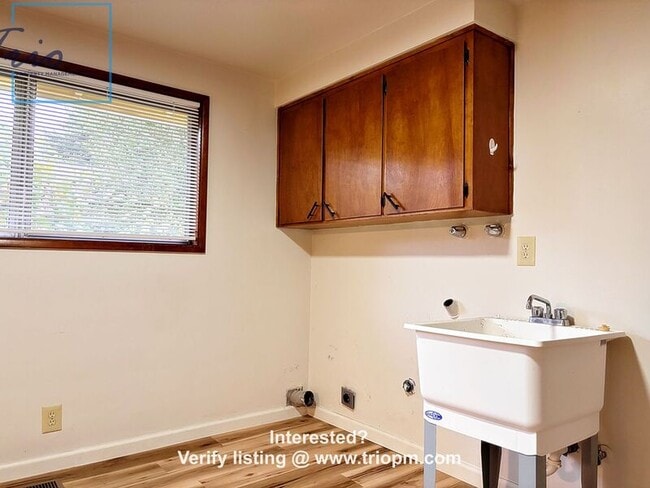 Building Photo - 1029 C St