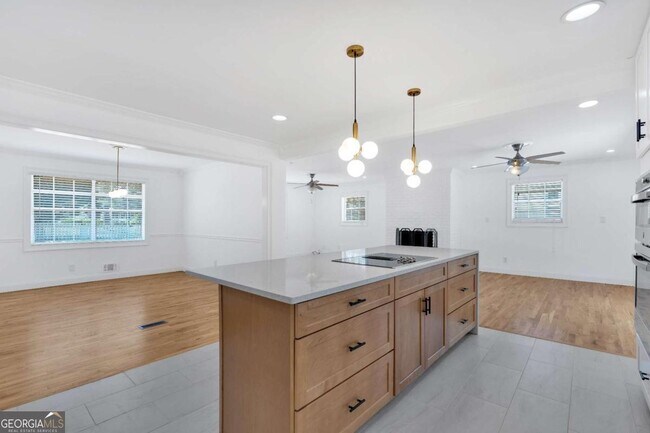 Building Photo - 3819 Dora Dr SE