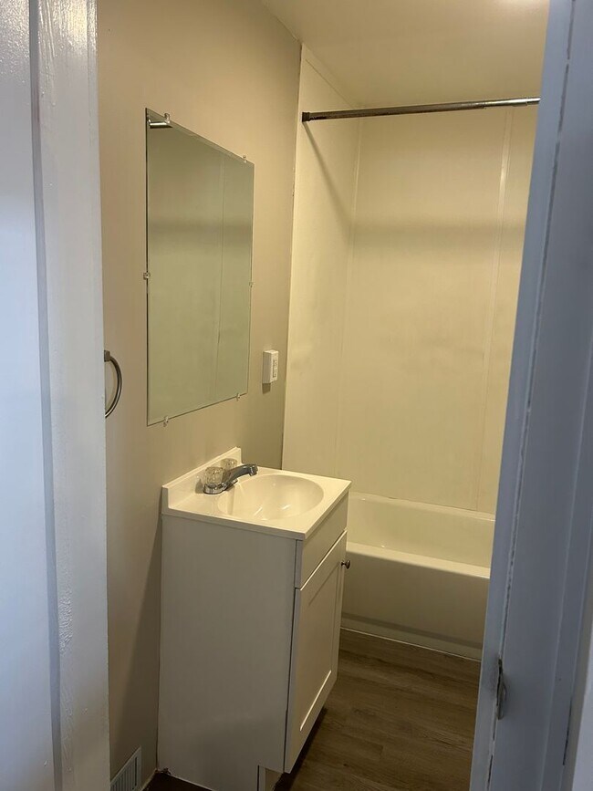 Building Photo - 401 Hannibal St