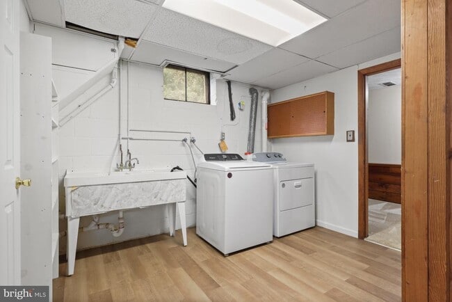 Building Photo - 6139 Tompkins Dr