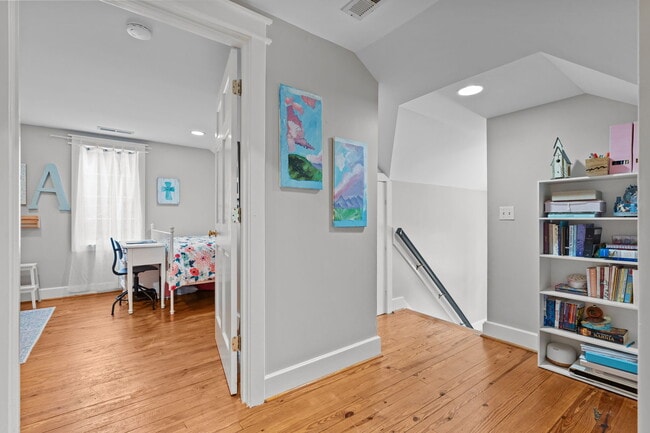 Building Photo - 2050 Midland Rd