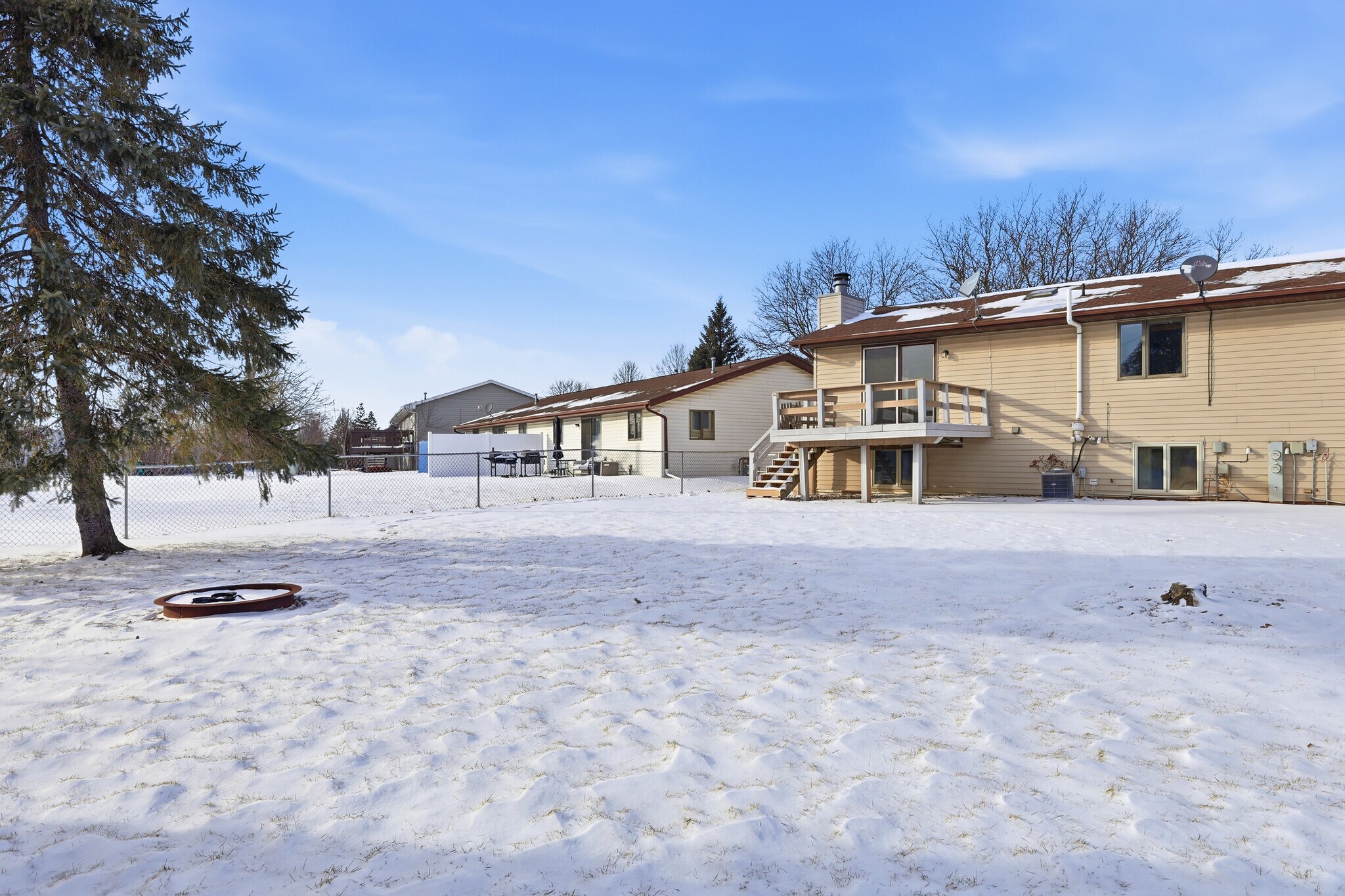 Building Photo - 809 W Ridgeview Dr