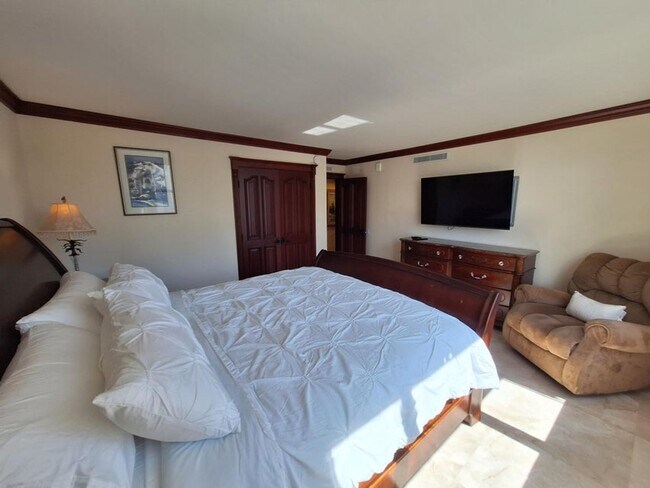 Building Photo - 3400 N Ocean Dr