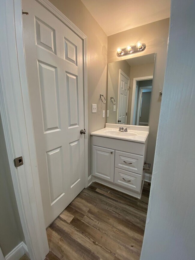 Building Photo - 162 Strickland Ave