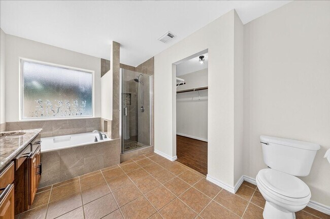 Building Photo - 3810 Los Arroyos Dr