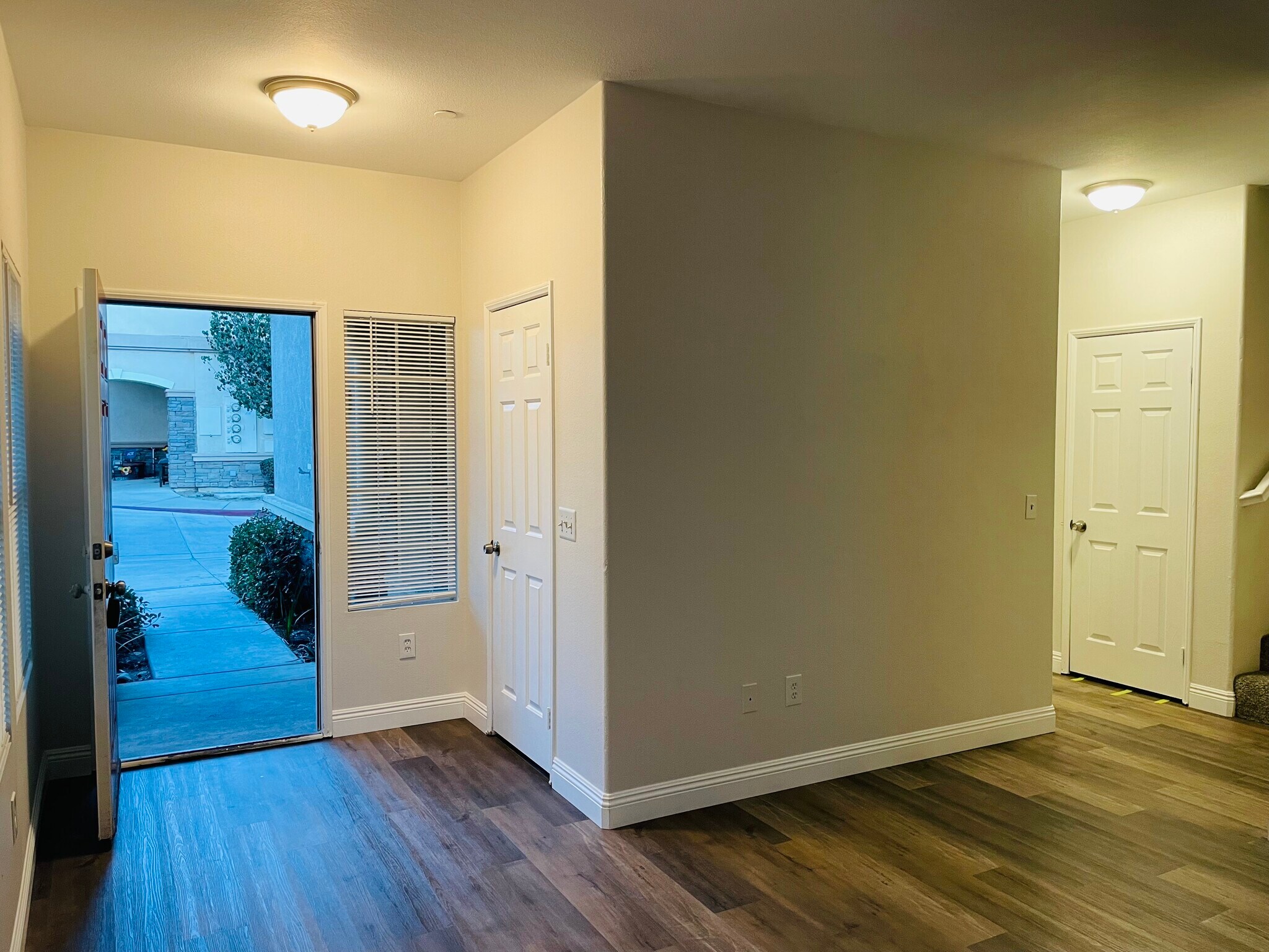 Building Photo - 16558 Paine St