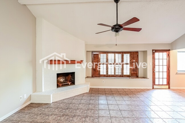 Building Photo - 6019 Coachgate Dr