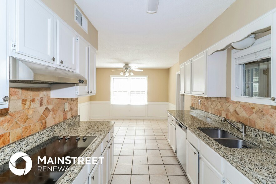 Building Photo - 7961 Elm Leaf Dr