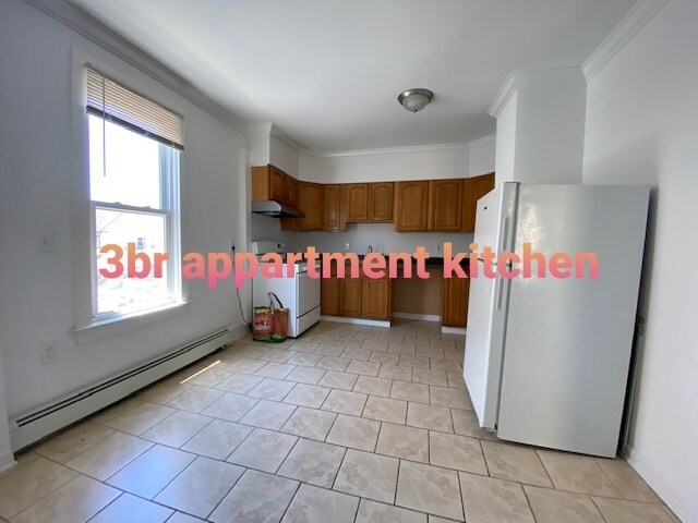 Large kitchen - 196 Putnam St
