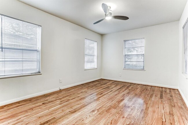 Building Photo - 2237 Welch St