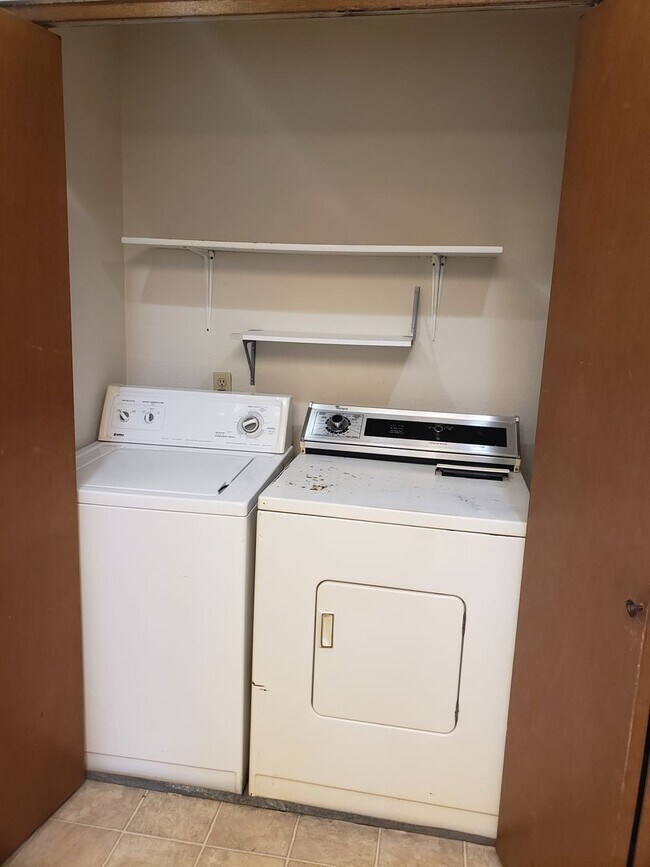 Building Photo - Spacious Two Bedroom Coming Available!