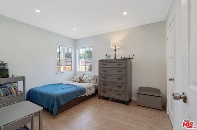 Building Photo - 15220 Morrison St