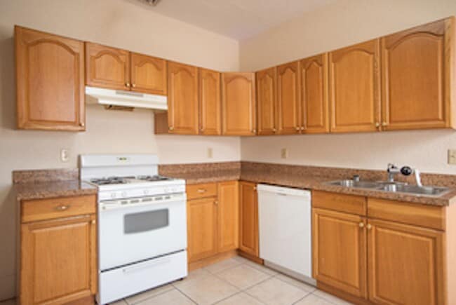 Building Photo - Spacious 2/2 Apartment in Heart of Umatilla!