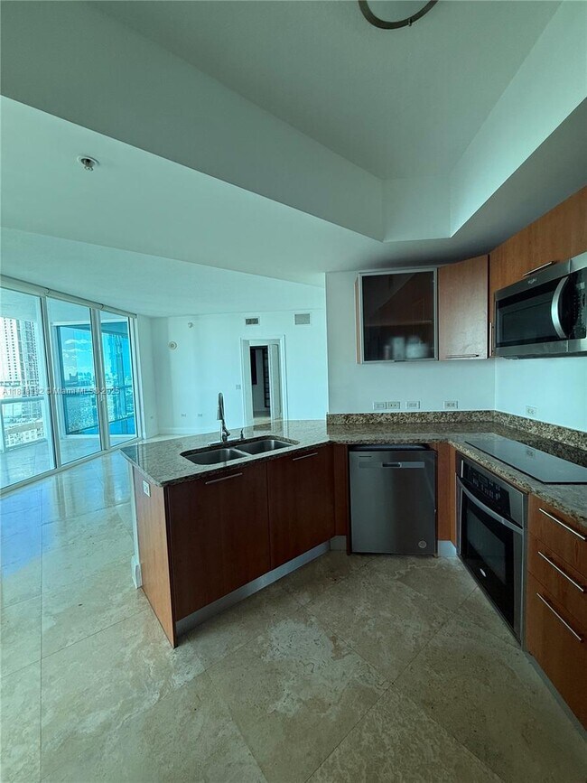 Building Photo - 480 NE 30th St