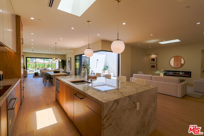 Building Photo - 4936 Coolidge Ave