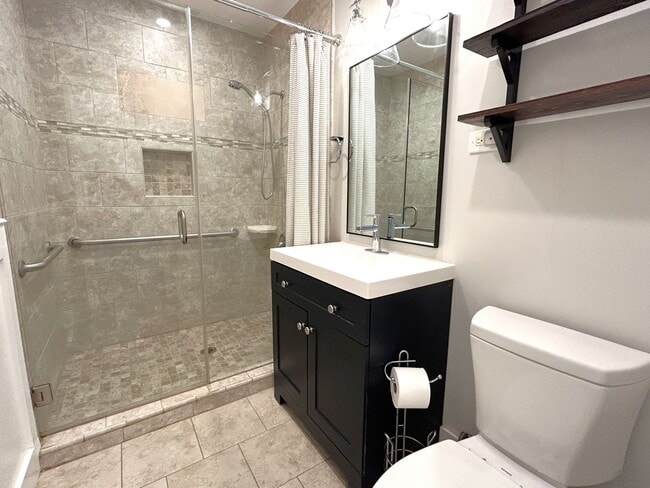 Building Photo - 247 W Woodland Oaks Dr