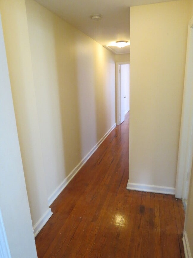 Building Photo - 2741 Thorndale Ave
