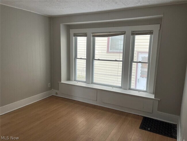 Building Photo - 384 W Bartges St