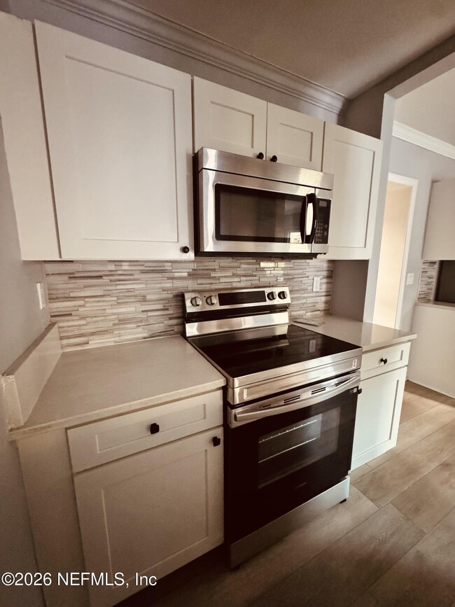 Building Photo - 3926 Ruby Dr W