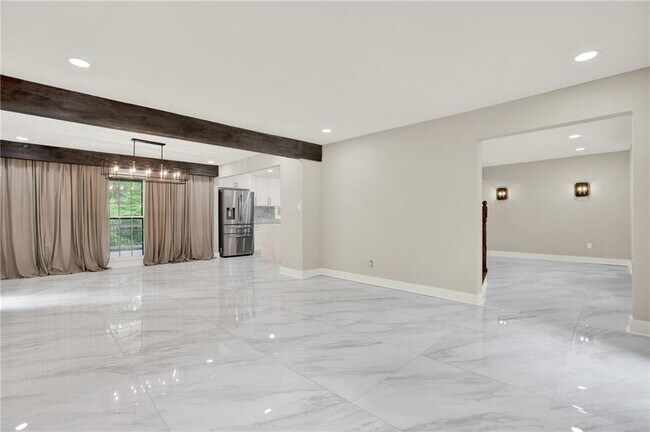 Building Photo - 3270 Brookview Dr