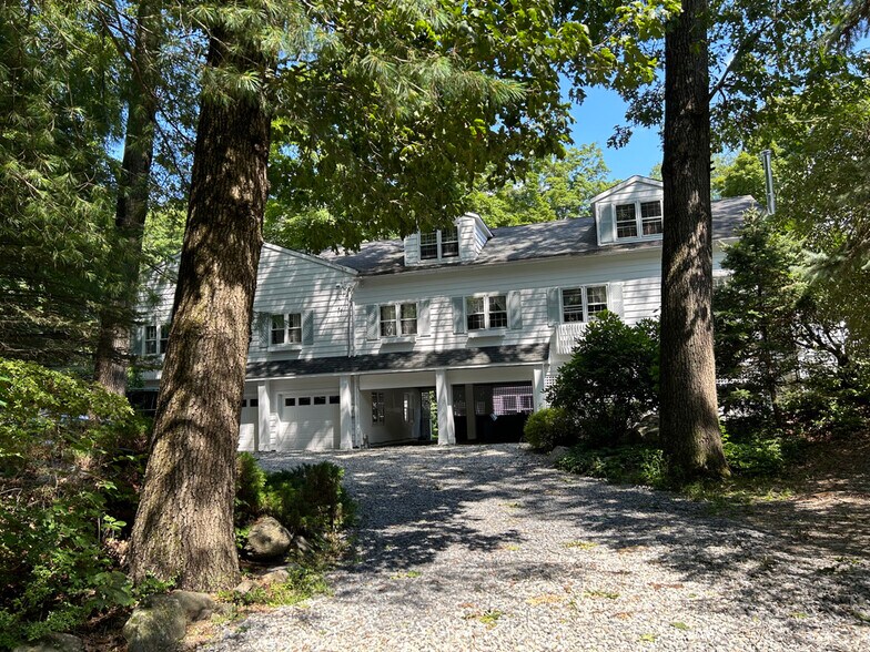 Building Photo - 89 Florida Hill Rd