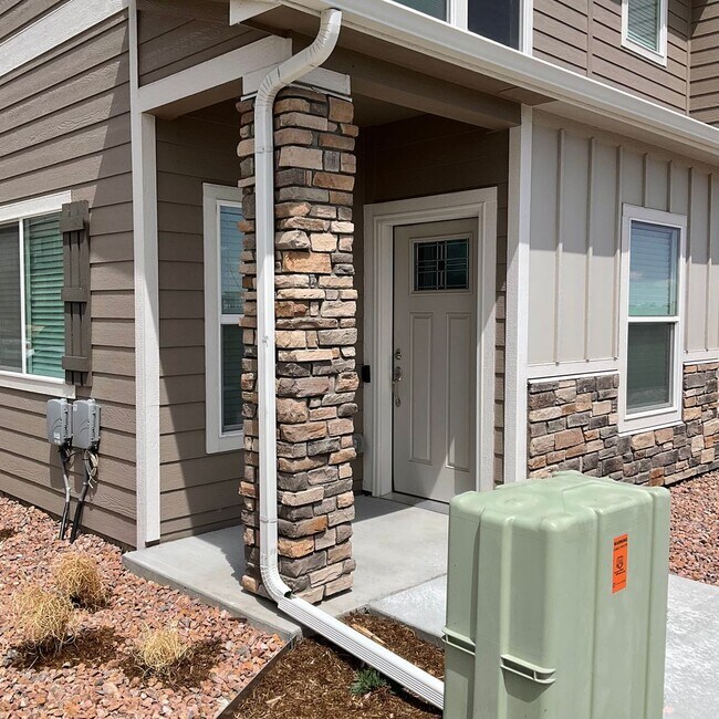 Building Photo - Beautiful Townhome in Townes At Woodmen Heights