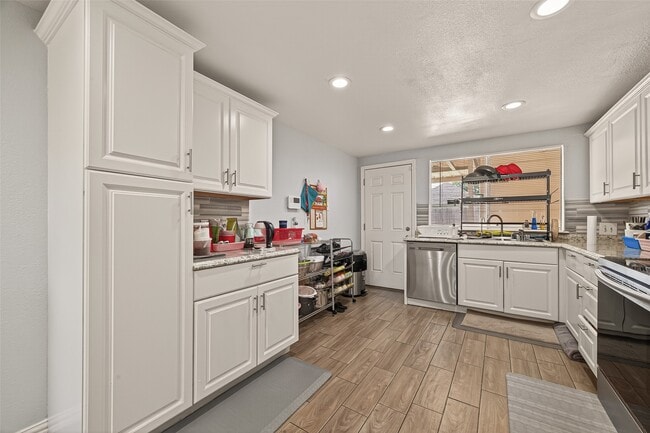 Building Photo - 13175 Clarewood Dr