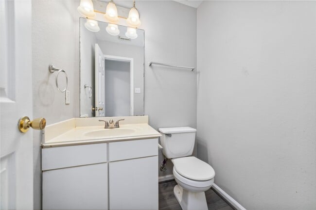 Building Photo - 10810 Meadow Walk Ln