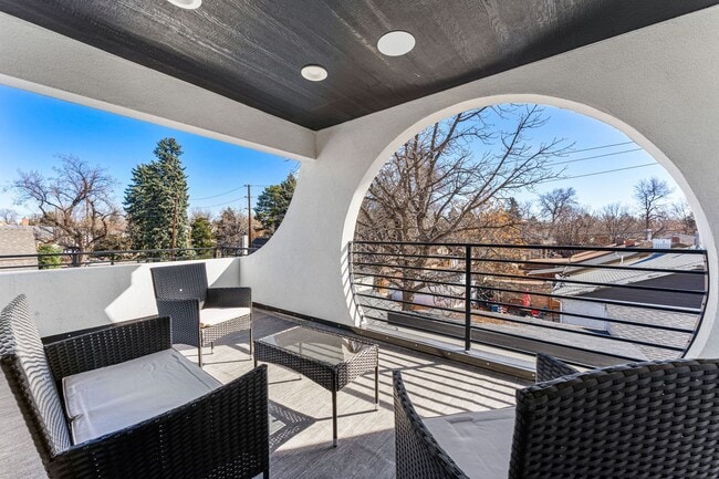 Building Photo - 5 Bed, 5 Bath home in South Park Hill