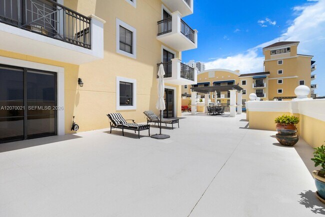 Building Photo - 8395 SW 73rd Ave