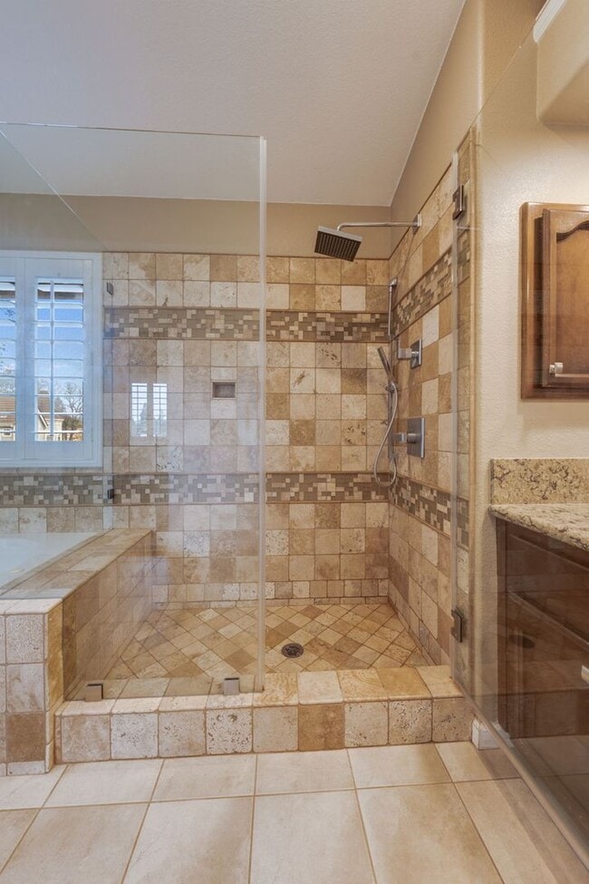 Building Photo - Stunning Folsom Split-Level Home with Pool & 3-Car Garage in Quiet Cul-De-Sac