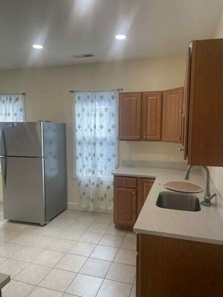 Building Photo - 6 Millet St