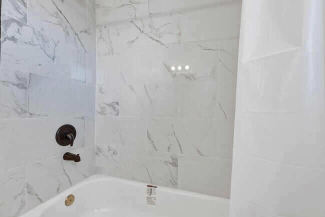 Building Photo - 751 Bellevue Ave