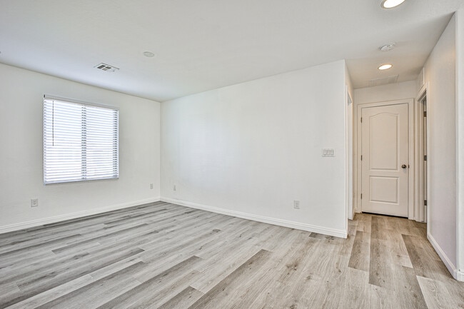Building Photo - 6360 Beavertail Pond Ave