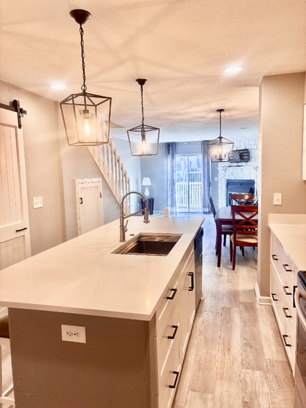 Building Photo - 12053 E Hoye Dr