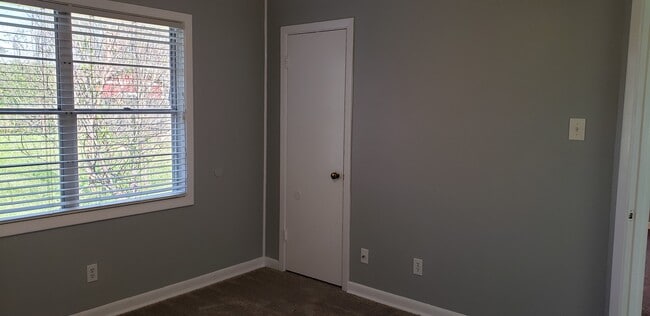 Building Photo - 4108 Parkway Dr