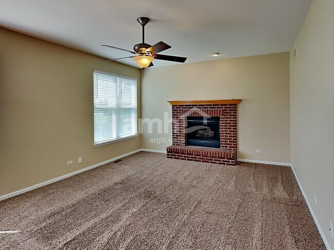 Building Photo - 16438 Fairfield Dr