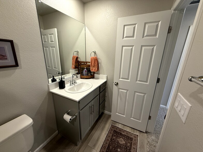 Building Photo - 752 N Shawnee St