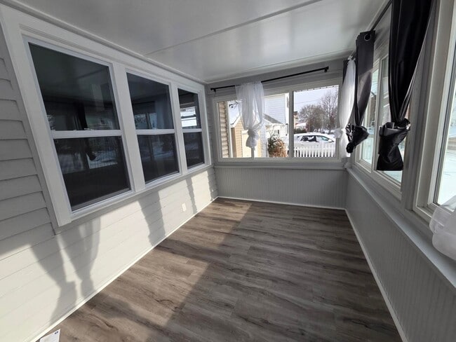 Building Photo - 2 Bedroom Single Family