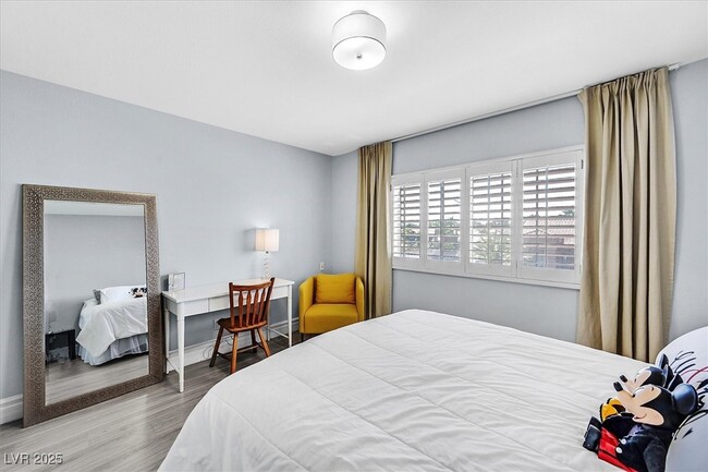 Building Photo - 8380 Campana Dr