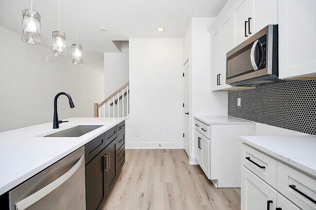 Kitchen and dining - 2613 Dr Carver Rd