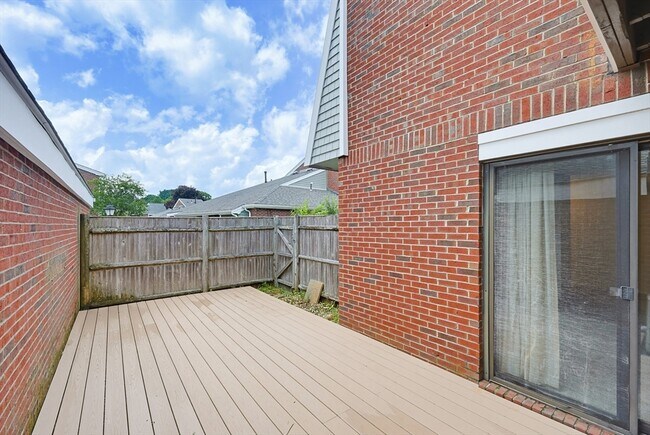 Building Photo - 52 Rosewood Dr