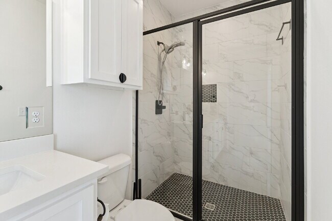 Building Photo - Fully Furnished Home in Broken Arrow