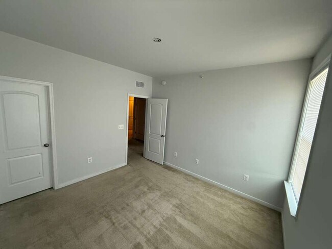Building Photo - 5912 Whitehurst Ln
