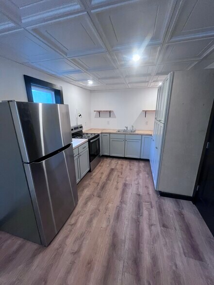 Primary Photo - 69 Mead St