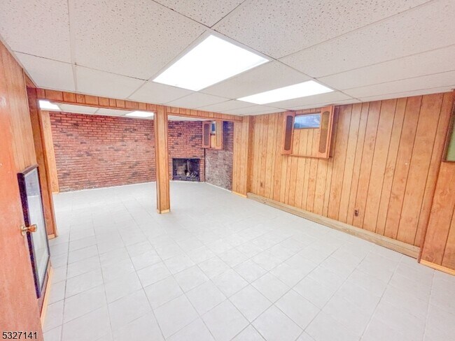 Building Photo - 215 Monroe Ave