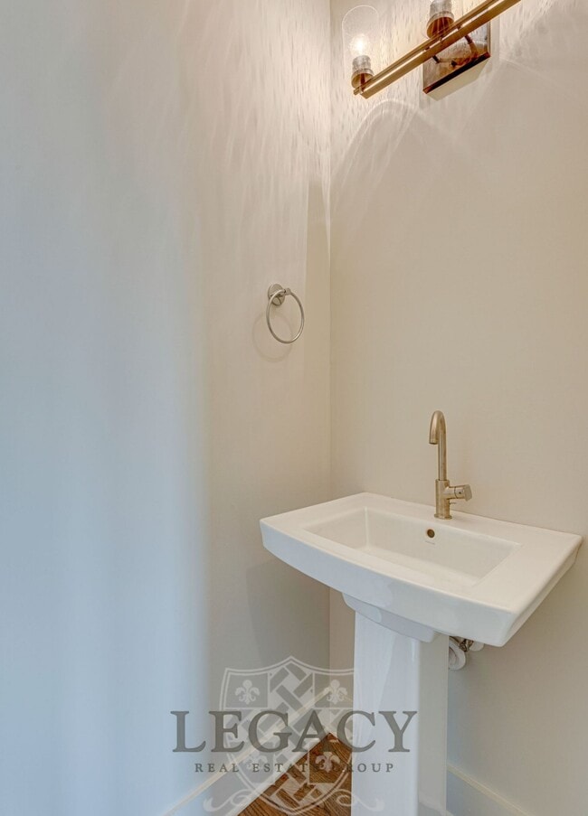 Building Photo - 600 45th Ave N