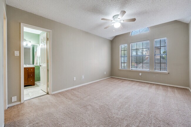 Building Photo - 406 Santa Fe Trail